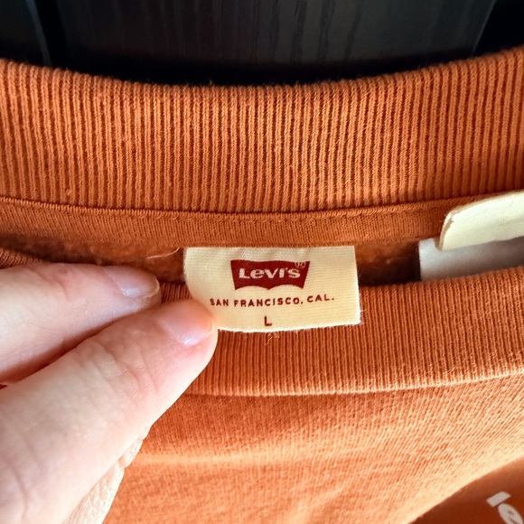 Levi's Rust Sweatshirt - Picture 2 of 4